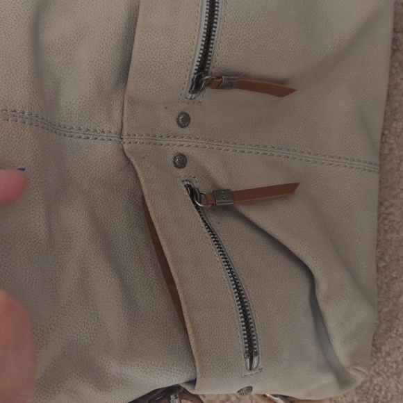 The SAK purse in a light green leather color. - Picture 7 of 8